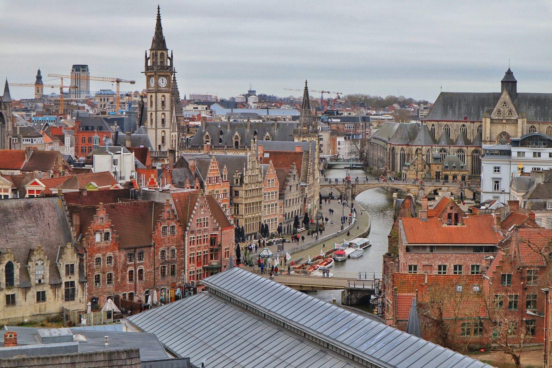 België